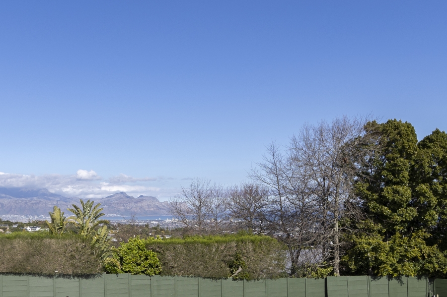 To Let 4 Bedroom Property for Rent in Helderberg Estate Western Cape